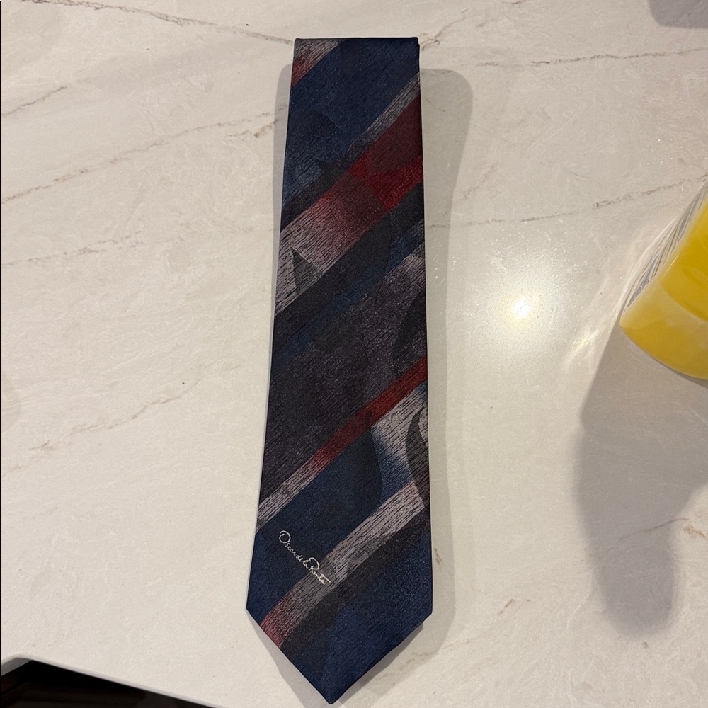 Oscar De La Renta Designer Men's Navy and Burgundy Diagonal Stripe Tie